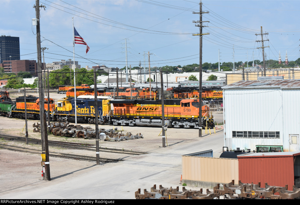 BNSF 5799